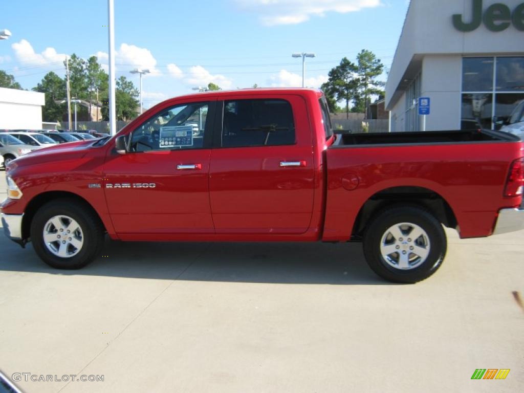 2011 Ram 1500 SLT Crew Cab - Flame Red / Dark Slate Gray/Medium Graystone photo #2