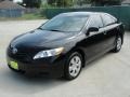 Black - Camry LE Photo No. 7