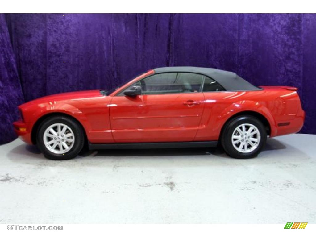 2007 Mustang V6 Premium Convertible - Torch Red / Light Graphite photo #40