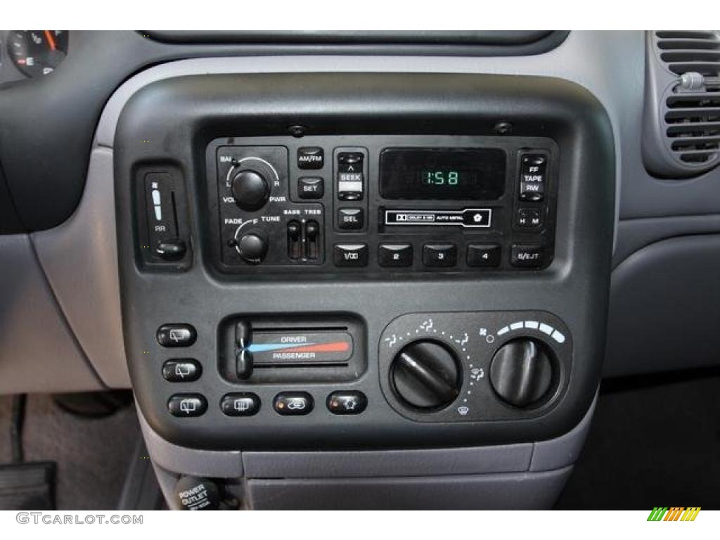 1998 Grand Voyager SE - Deep Cranberry Pearl / Silver Fern photo #13