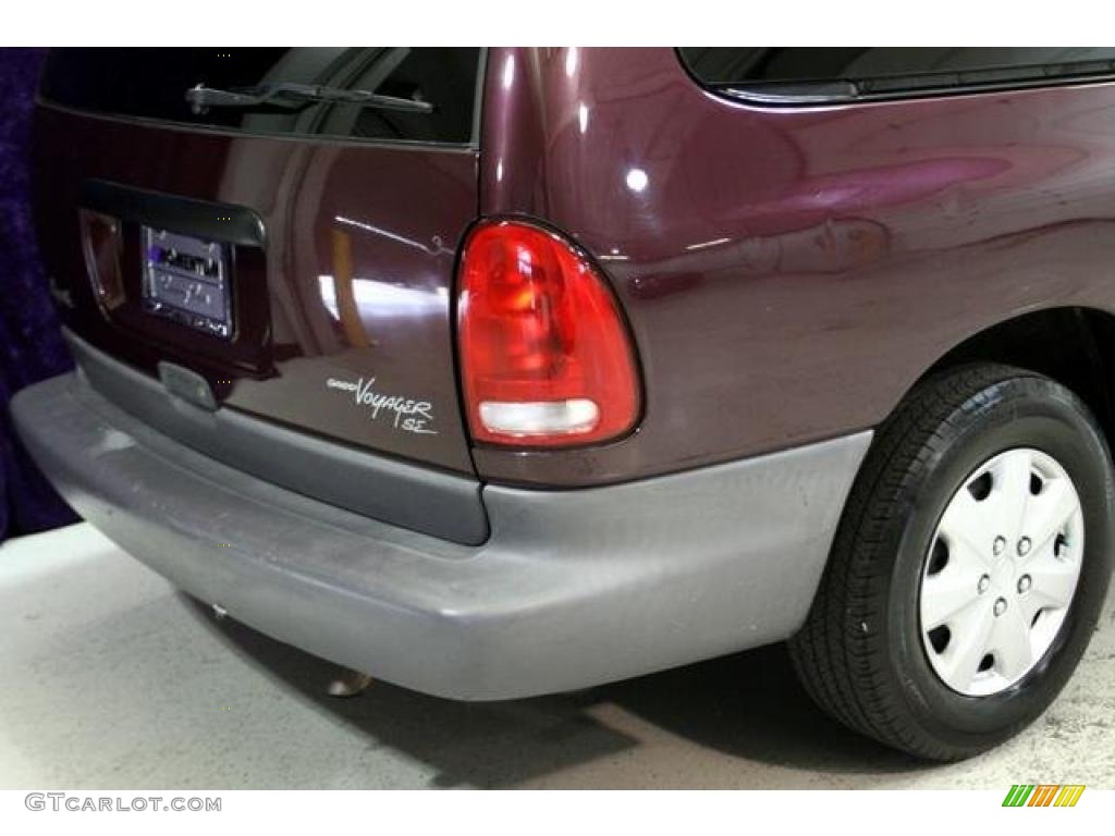 1998 Grand Voyager SE - Deep Cranberry Pearl / Silver Fern photo #27