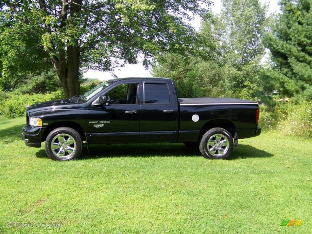 2004 Ram 1500 SLT Quad Cab 4x4 - Black / Dark Slate Gray photo #3