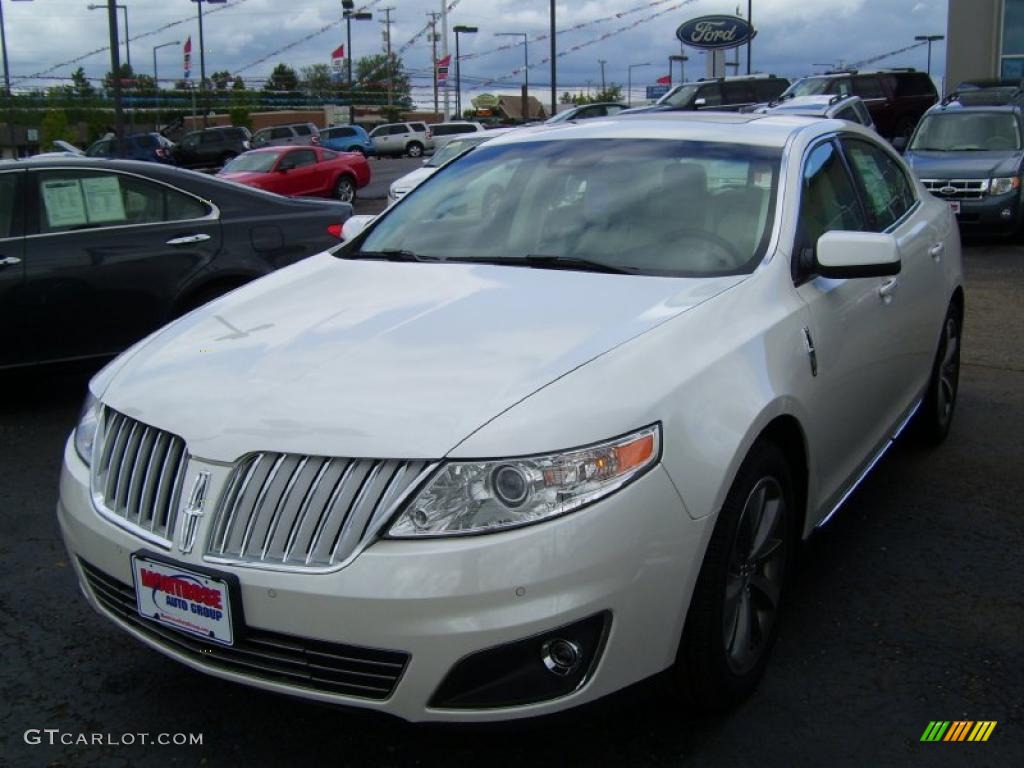 White Platinum Metallic Tri-Coat Lincoln MKS