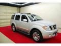 Silver Lightning Metallic - Pathfinder LE Photo No. 1