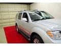 Silver Lightning Metallic - Pathfinder LE Photo No. 14