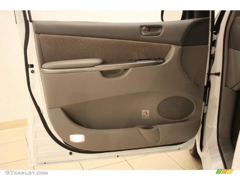 2010 Sienna LE - Super White / Taupe photo #8