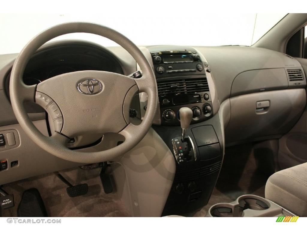 2010 Sienna LE - Super White / Taupe photo #11