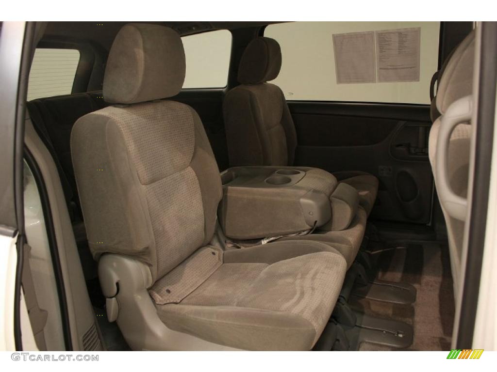 2010 Sienna LE - Super White / Taupe photo #18