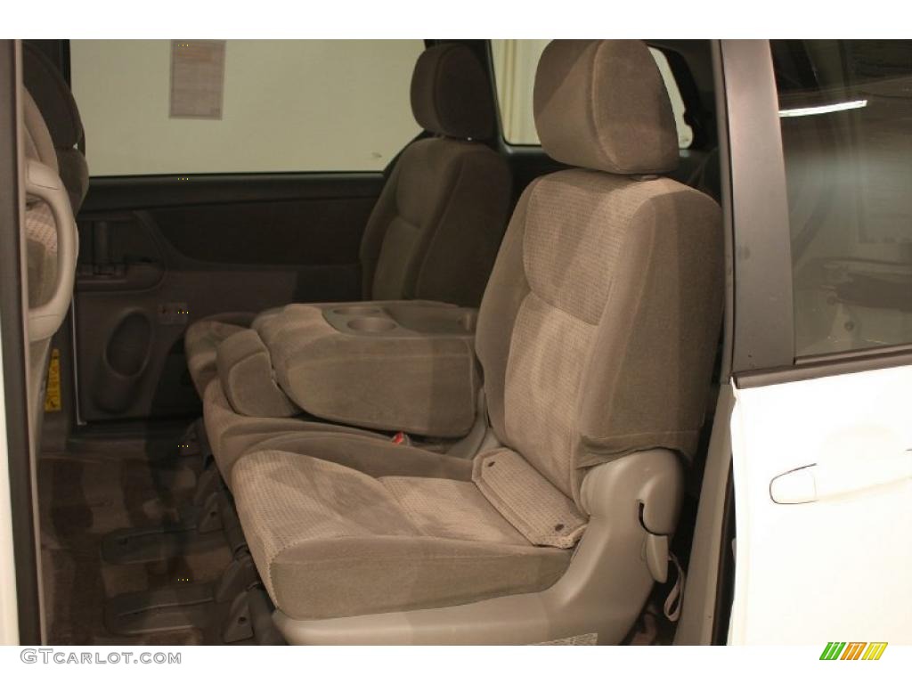 2010 Sienna LE - Super White / Taupe photo #20