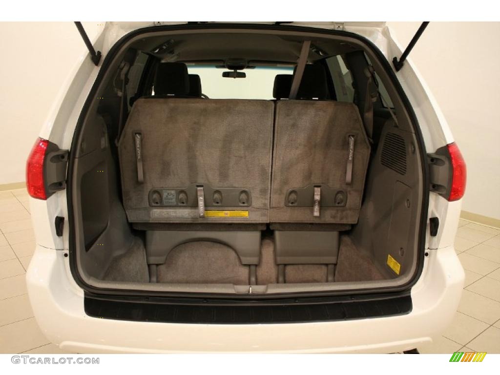 2010 Sienna LE - Super White / Taupe photo #22