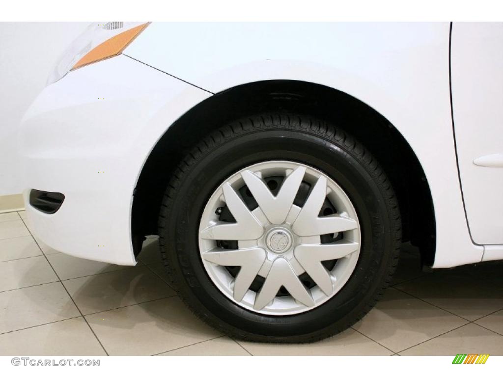 2010 Sienna LE - Super White / Taupe photo #25