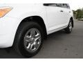 Super White - RAV4 4WD Photo No. 28