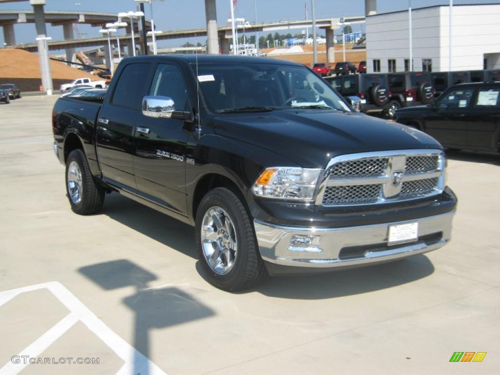 2011 Ram 1500 Laramie Crew Cab 4x4 - Brilliant Black Crystal Pearl / Dark Slate Gray photo #7