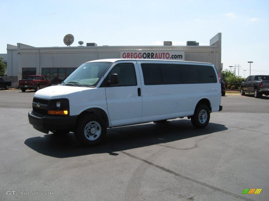 Summit White Chevrolet Express