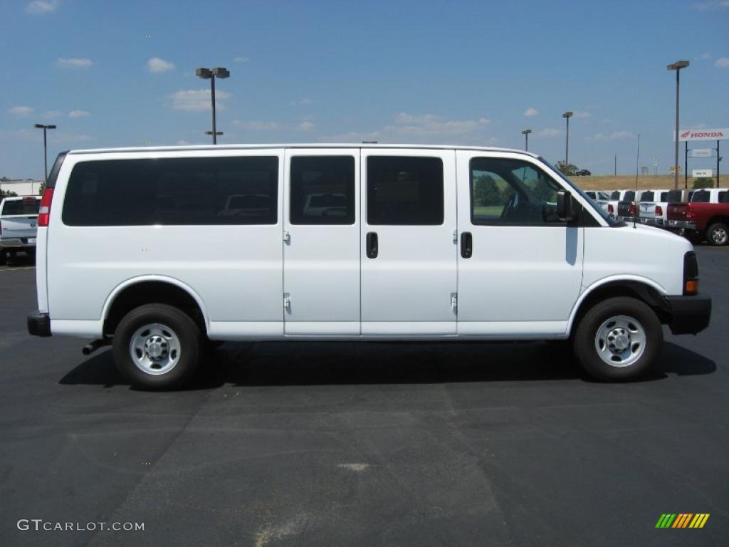 2009 Express 2500 Extended Cargo Van - Summit White / Medium Pewter photo #4