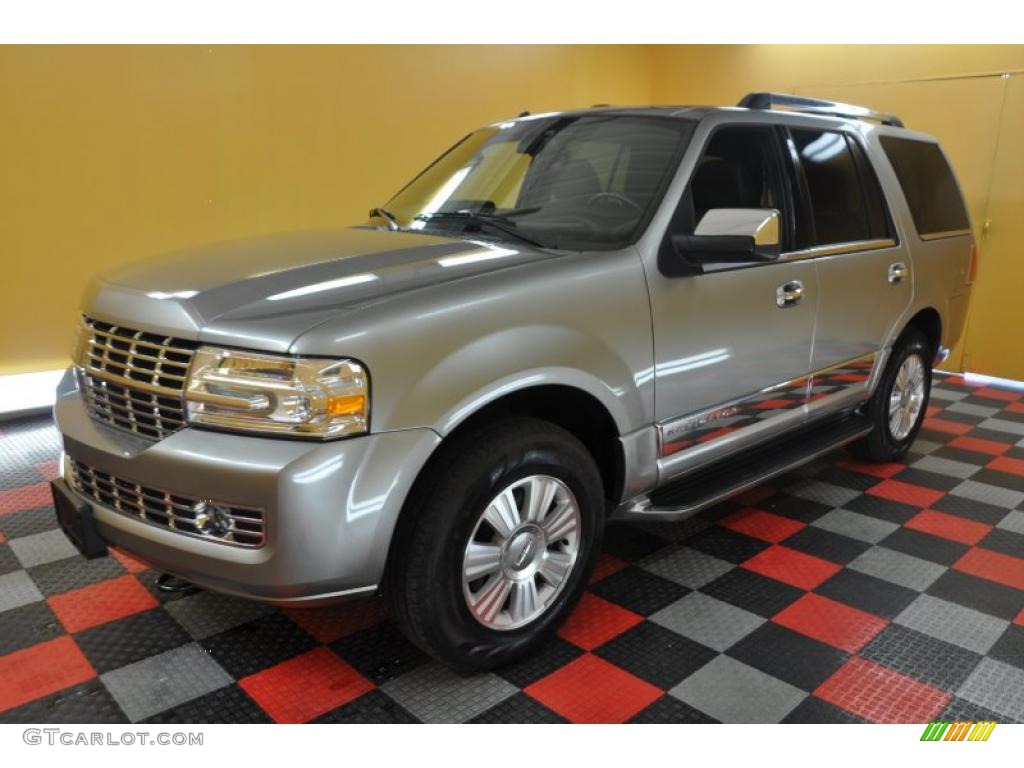 2008 Navigator Luxury 4x4 - Vapor Silver Metallic / Charcoal Black photo #3