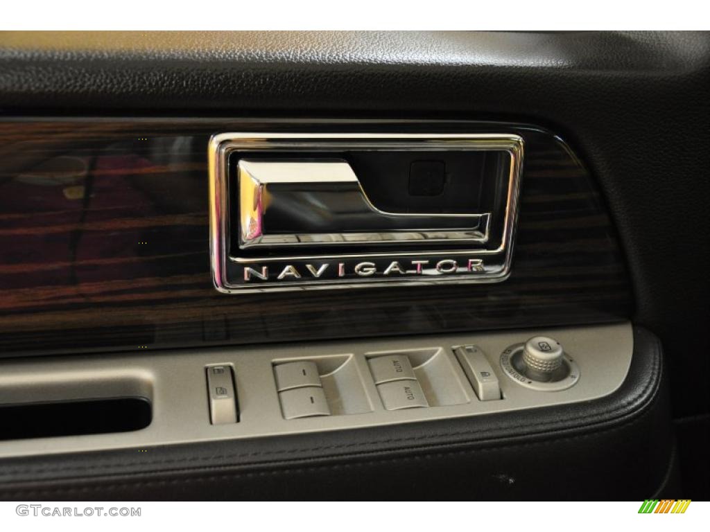 2008 Navigator Luxury 4x4 - Vapor Silver Metallic / Charcoal Black photo #12