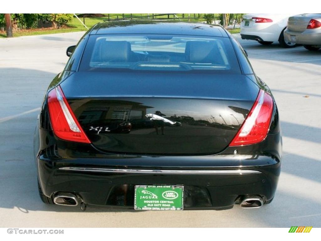 2011 XJ XJL - Ultimate Black Metallic / Jet Black/Ivory photo #10