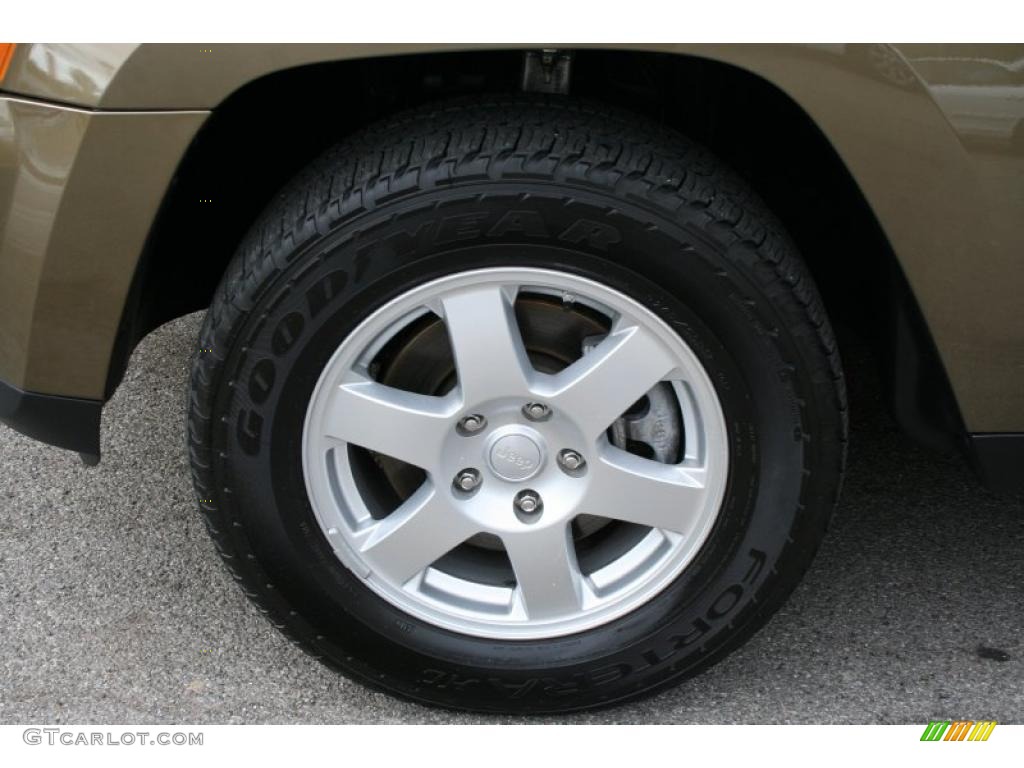 2008 Grand Cherokee Laredo 4x4 - Olive Green Metallic / Dark Slate Gray/Light Graystone photo #18