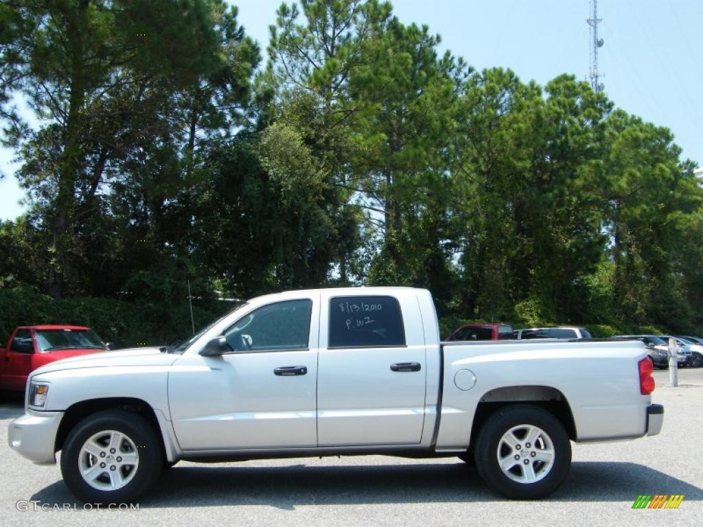 2010 Dakota Big Horn Crew Cab - Bright Silver Metallic / Dark Slate Gray/Medium Slate Gray photo #2