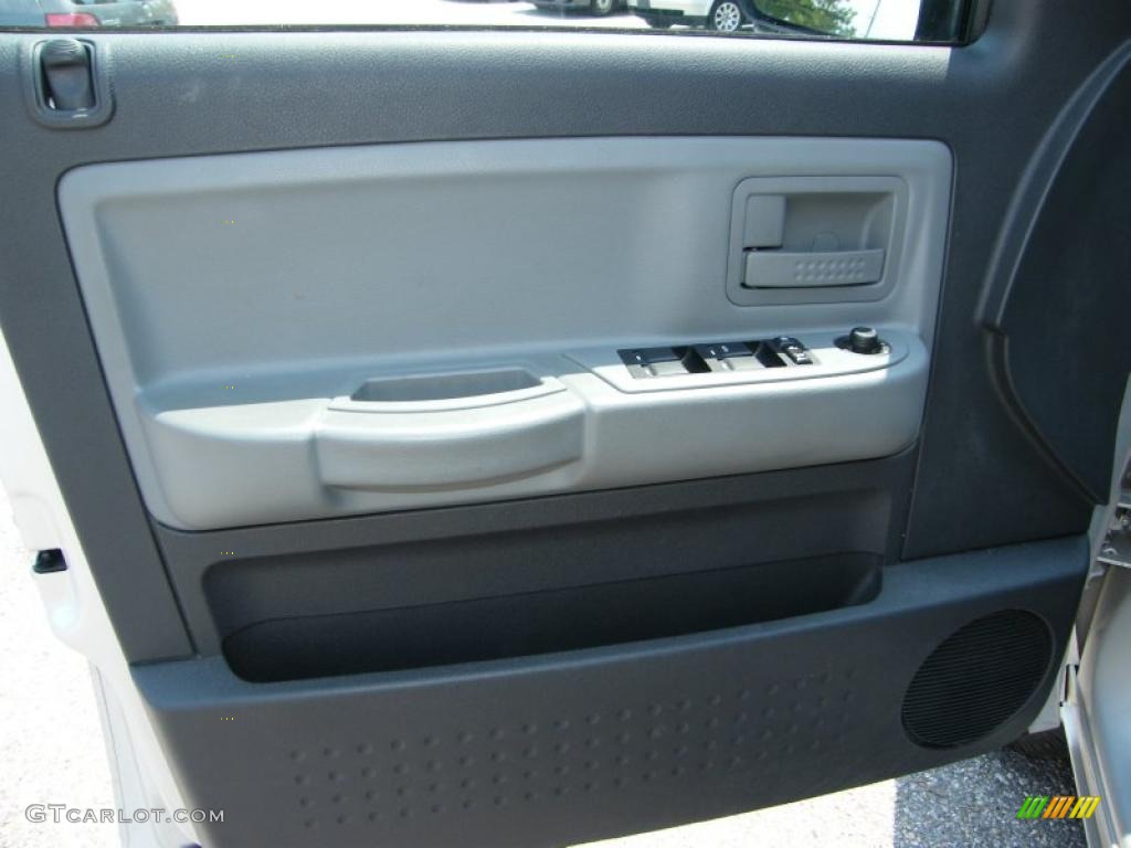 2010 Dakota Big Horn Crew Cab - Bright Silver Metallic / Dark Slate Gray/Medium Slate Gray photo #17