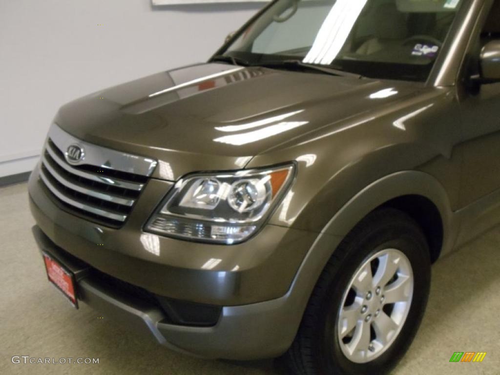 2009 Borrego LX V6 - Metal Bronze / Beige photo #7