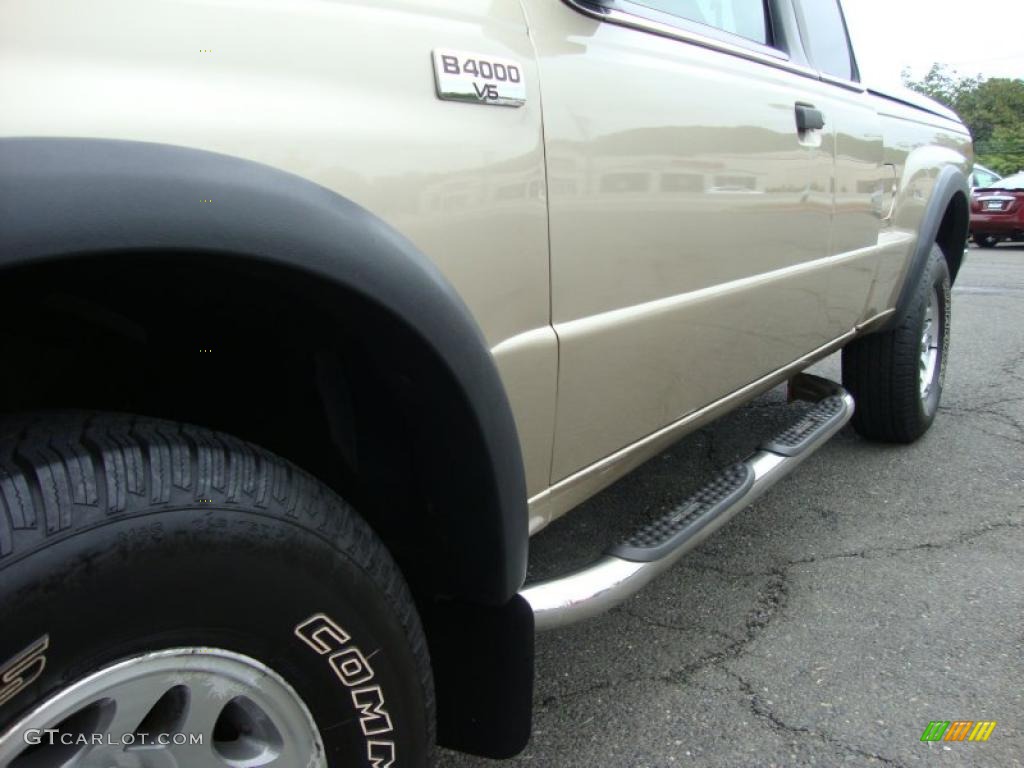 2000 B-Series Truck B4000 SE Extended Cab 4x4 - Harvest Gold Metallic / Tan photo #11