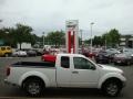 Avalanche White - Frontier SE King Cab 4x4 Photo No. 7
