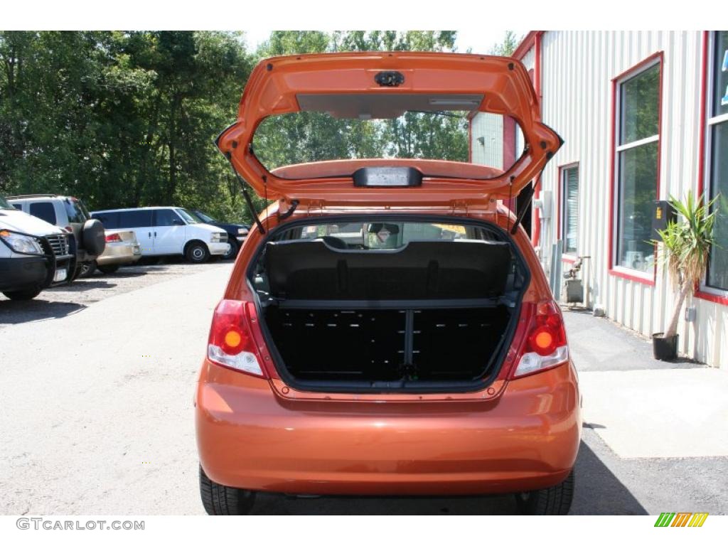 2005 Aveo LT Hatchback - Spicy Orange Metallic / Gray photo #18