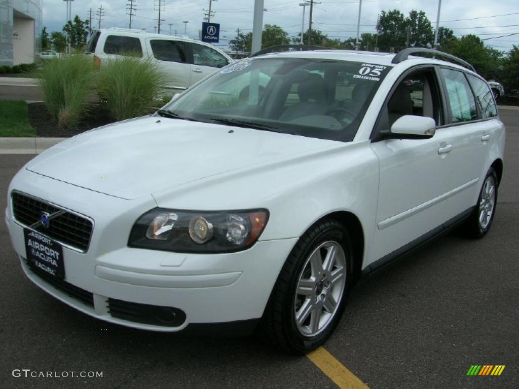 2005 V50 T5 - Ice White / Dark Beige/Quartz photo #1