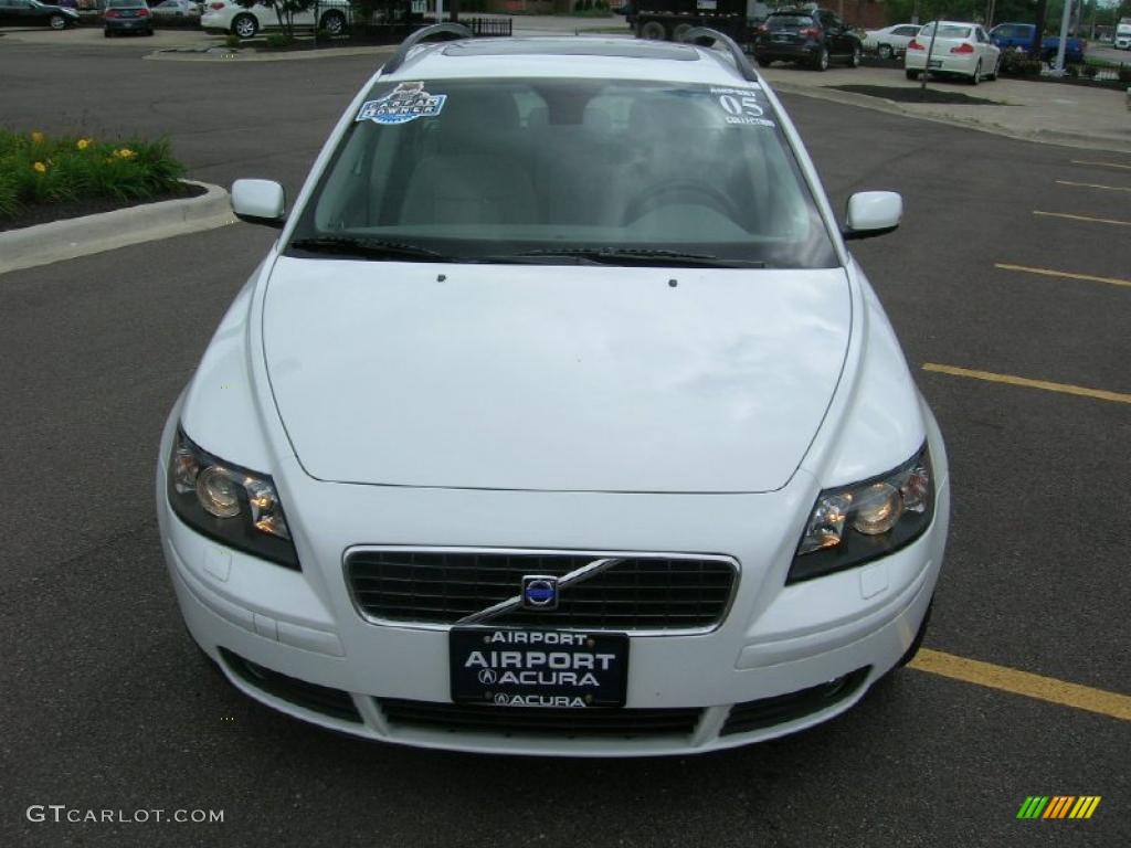 2005 V50 T5 - Ice White / Dark Beige/Quartz photo #2
