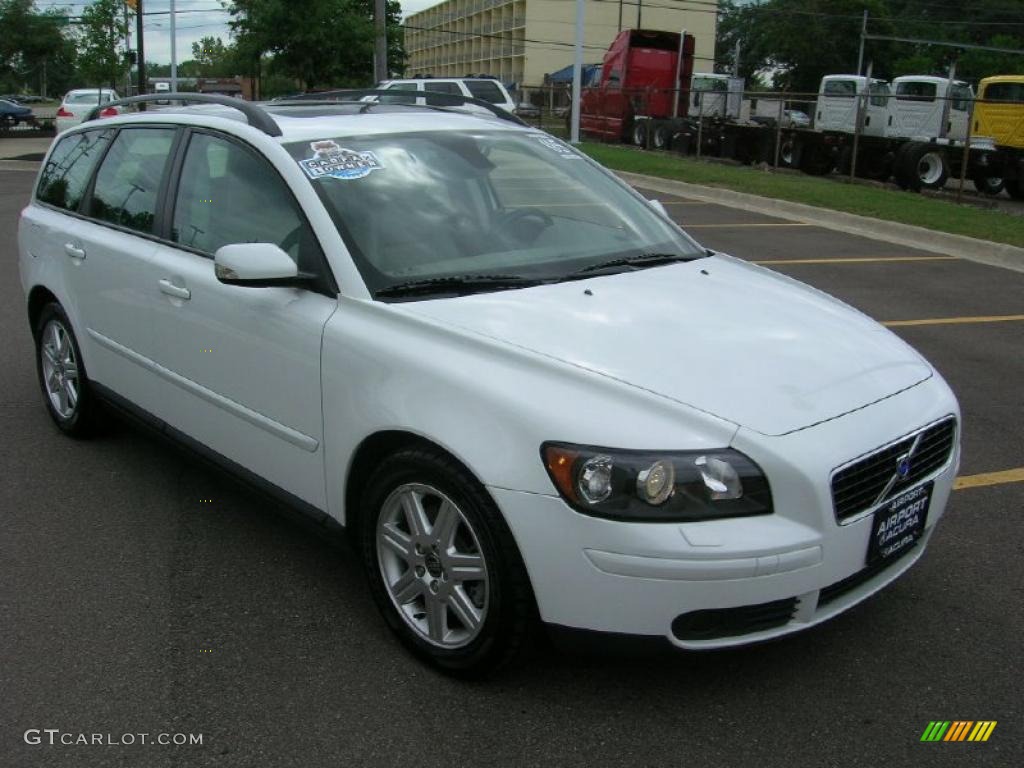 2005 V50 T5 - Ice White / Dark Beige/Quartz photo #3