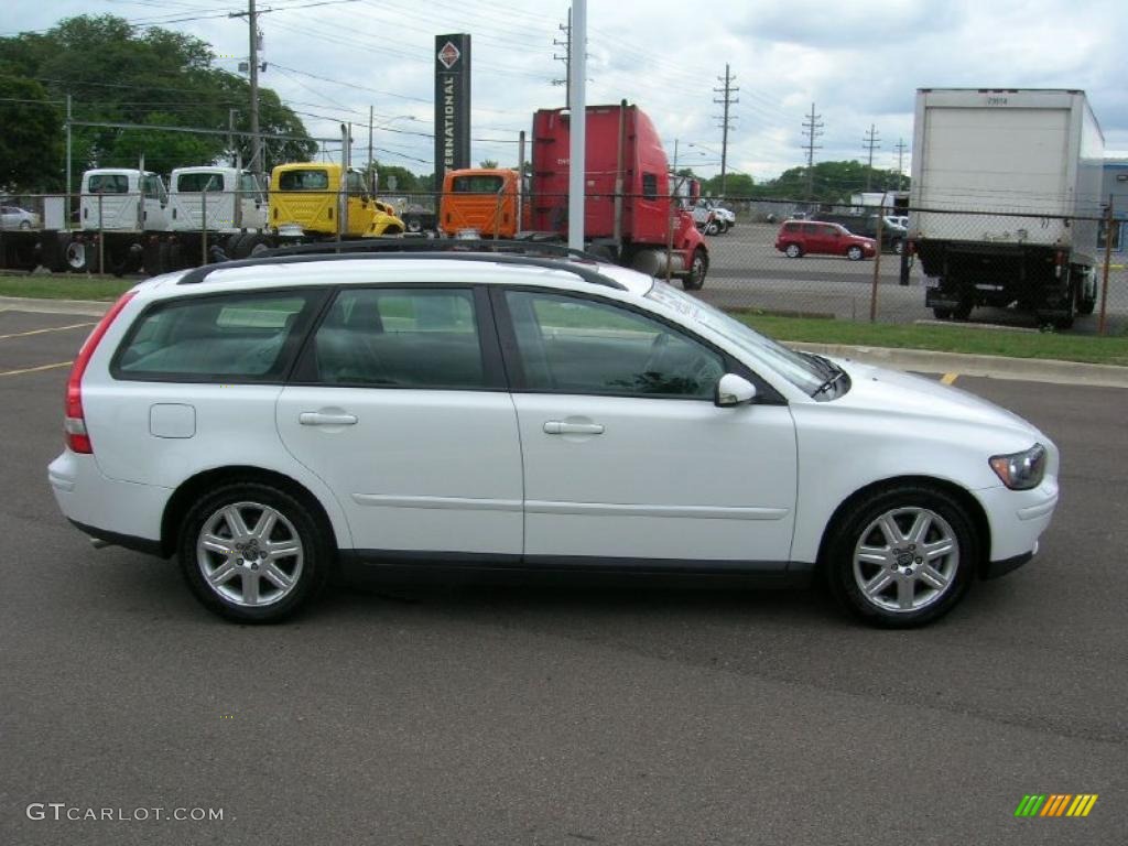 2005 V50 T5 - Ice White / Dark Beige/Quartz photo #4