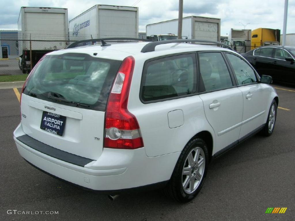 2005 V50 T5 - Ice White / Dark Beige/Quartz photo #5