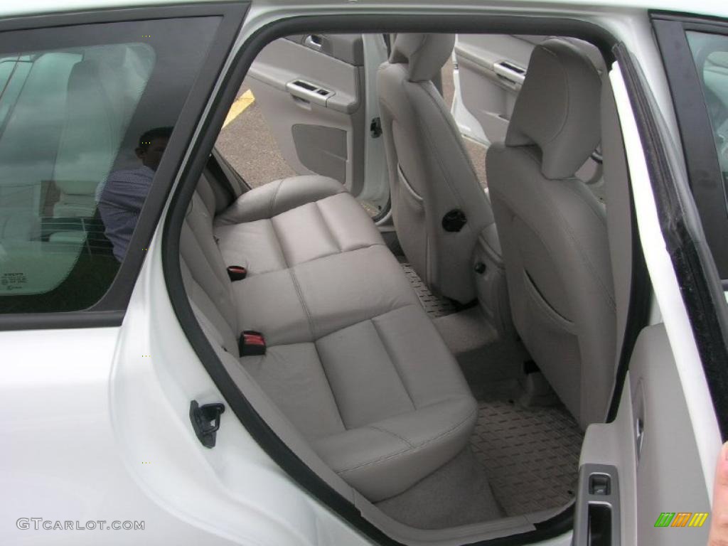 2005 V50 T5 - Ice White / Dark Beige/Quartz photo #12