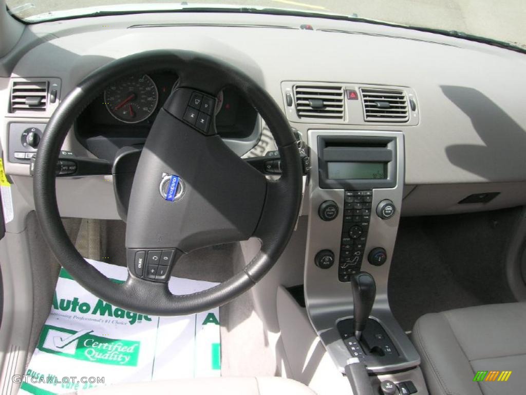 2005 V50 T5 - Ice White / Dark Beige/Quartz photo #16