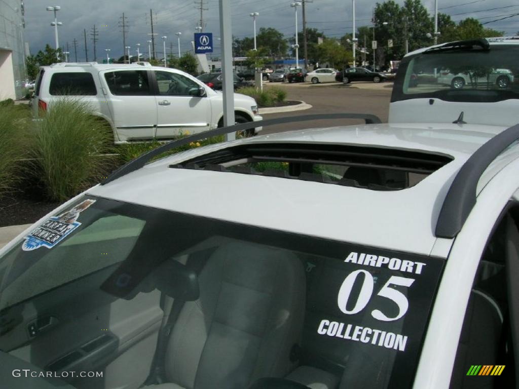 2005 V50 T5 - Ice White / Dark Beige/Quartz photo #17