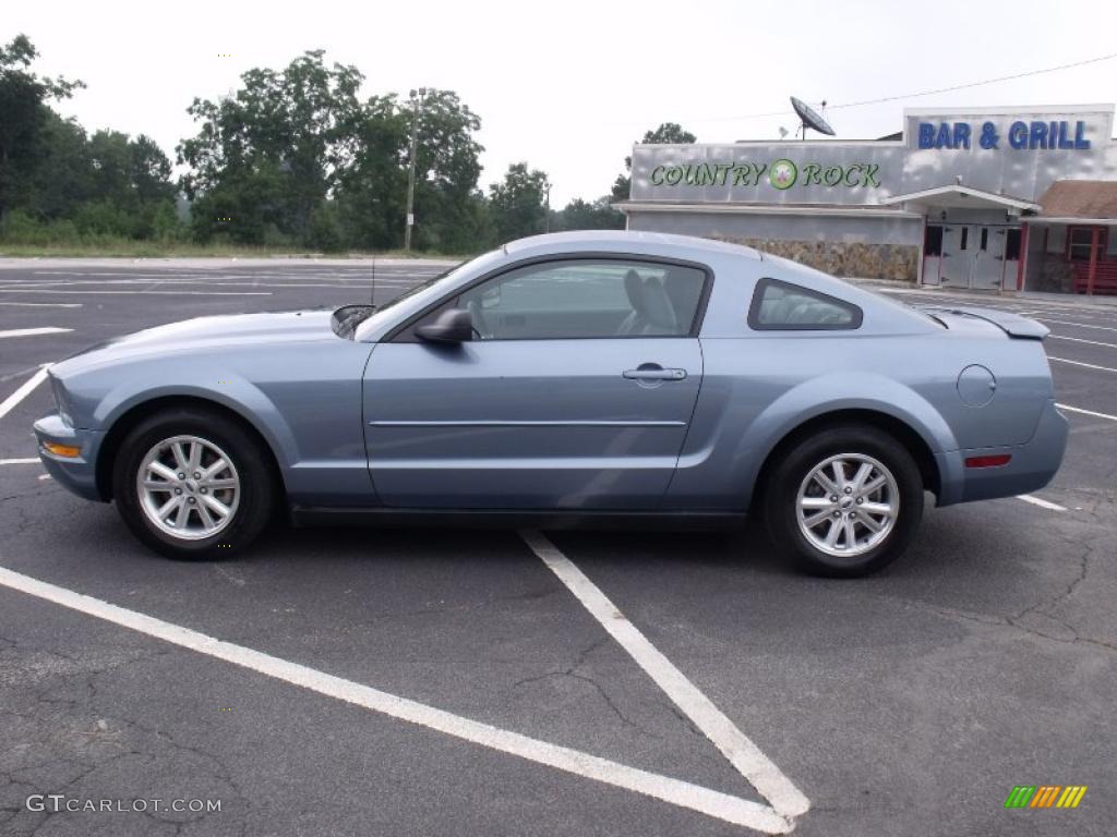 2007 Mustang V6 Premium Coupe - Windveil Blue Metallic / Light Graphite photo #4