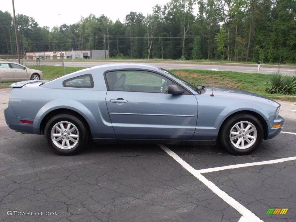 2007 Mustang V6 Premium Coupe - Windveil Blue Metallic / Light Graphite photo #8