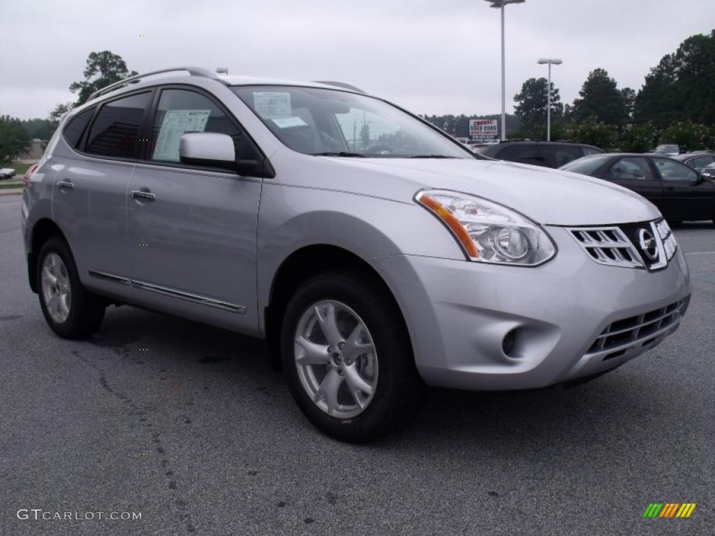 2011 Rogue SV - Silver Ice Metallic / Gray photo #7