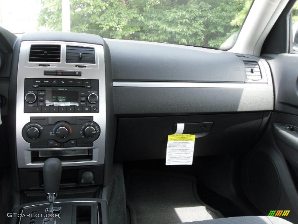 2010 Charger 3.5L - Stone White / Dark Slate Gray photo #15