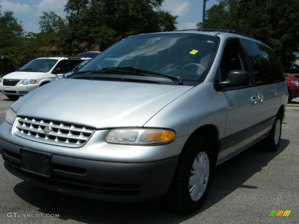 Bright Silver Metallic Chrysler Grand Voyager