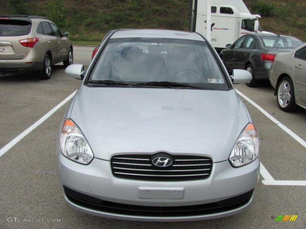 2009 Accent GLS 4 Door - Platinum Silver / Gray photo #2