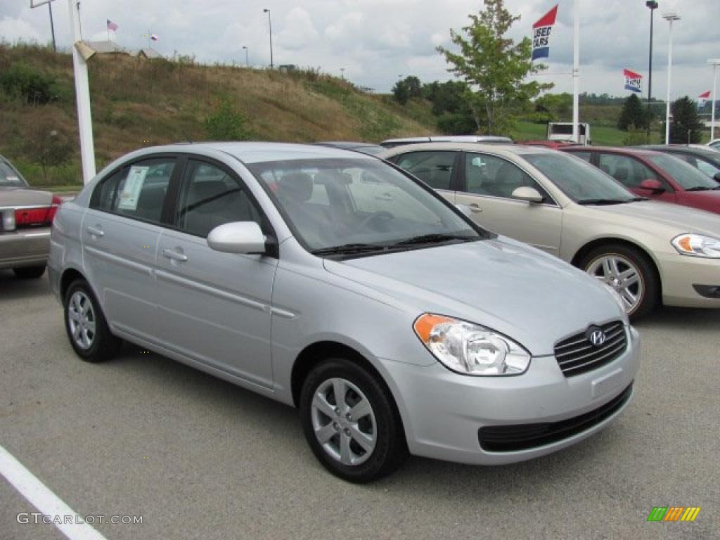 2009 Accent GLS 4 Door - Platinum Silver / Gray photo #3