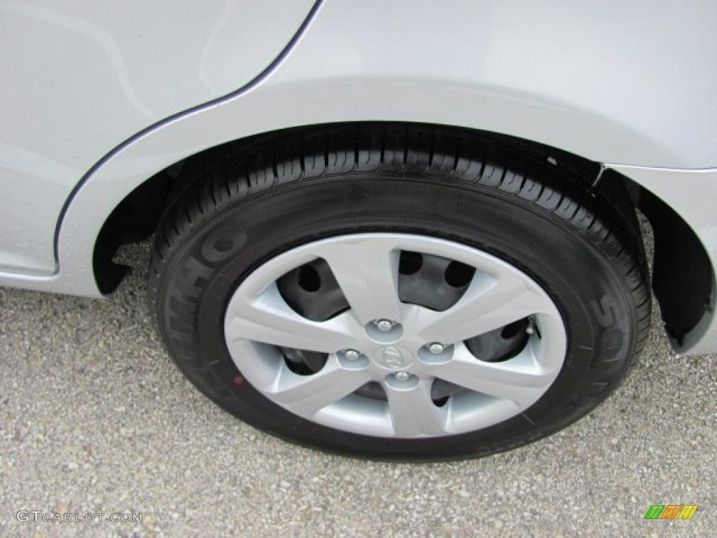 2009 Accent GLS 4 Door - Platinum Silver / Gray photo #8