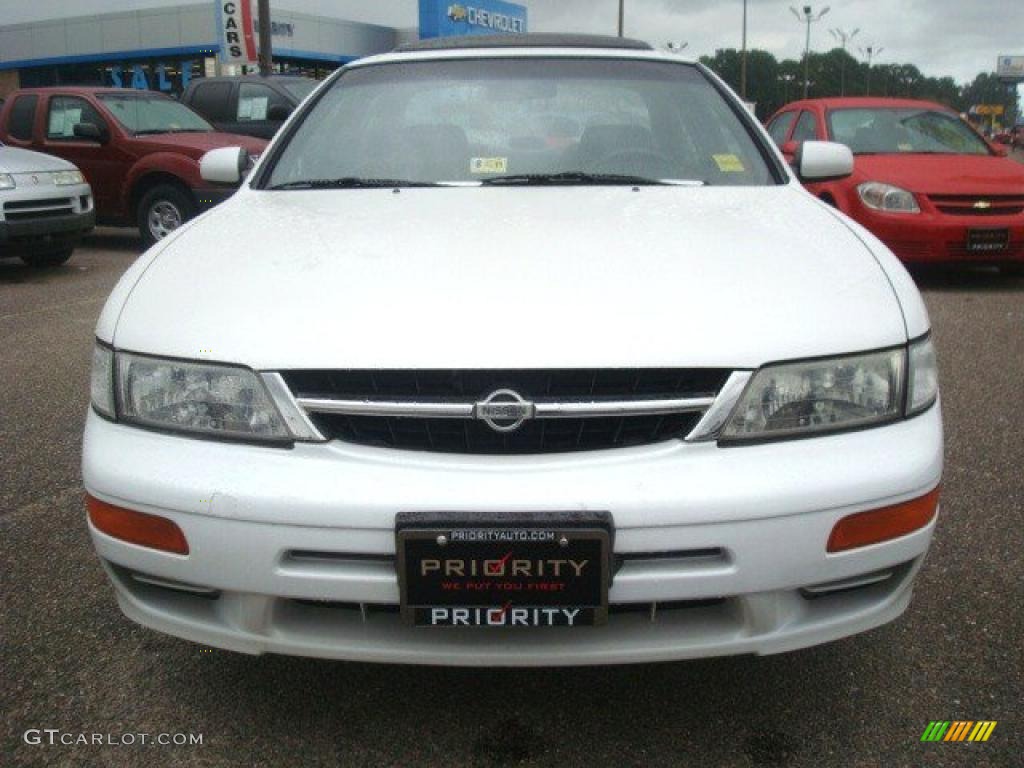 1998 Maxima GLE - Arctic White Pearl Metallic / Black photo #8