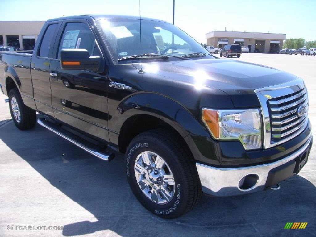 2010 F150 XLT SuperCab 4x4 - Tuxedo Black / Medium Stone photo #1