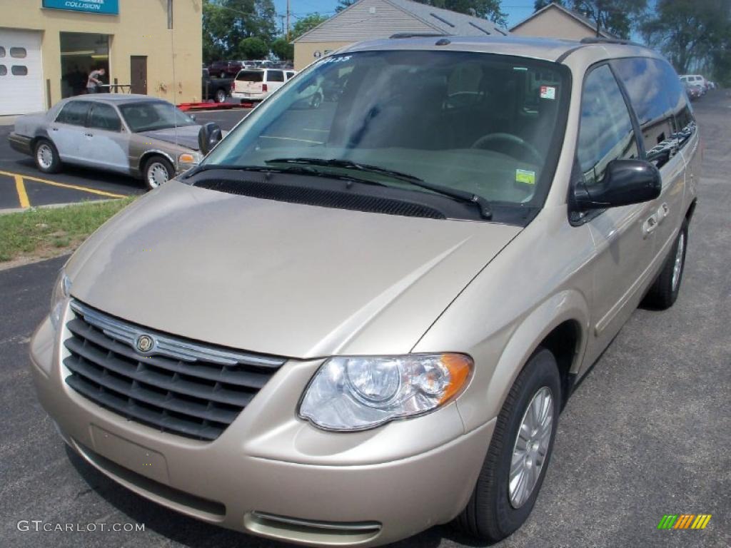 2006 Town & Country LX - Linen Gold Metallic / Dark Khaki/Light Graystone photo #1