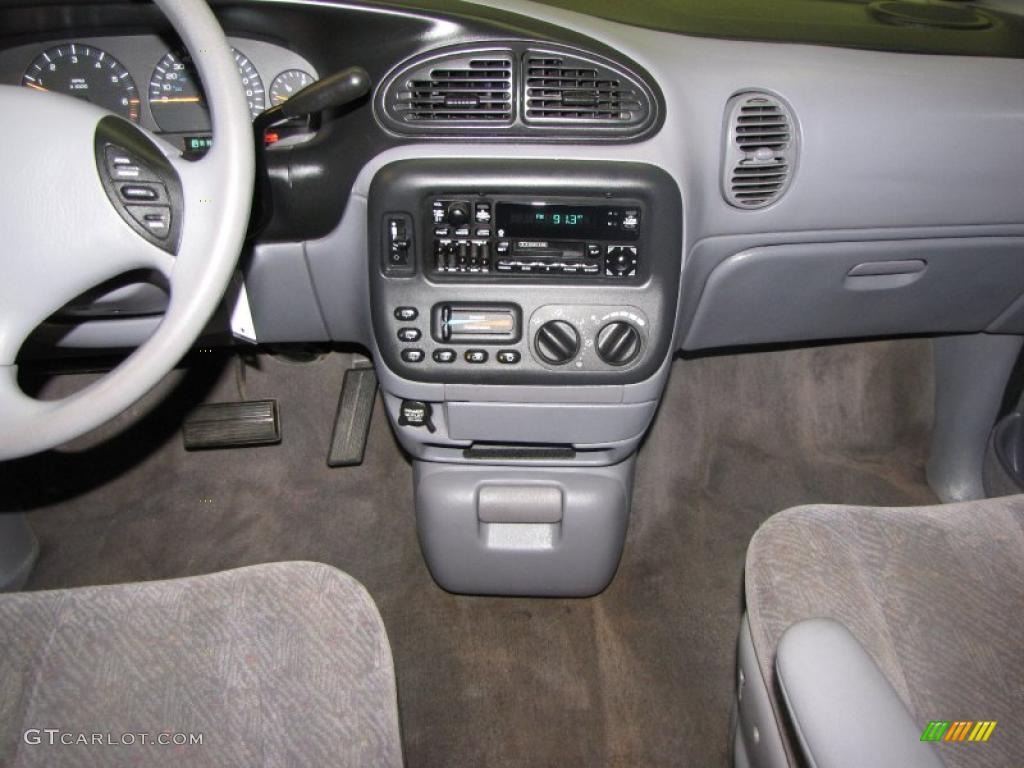 2000 Grand Caravan LE - Patriot Blue Pearlcoat / Mist Gray photo #16