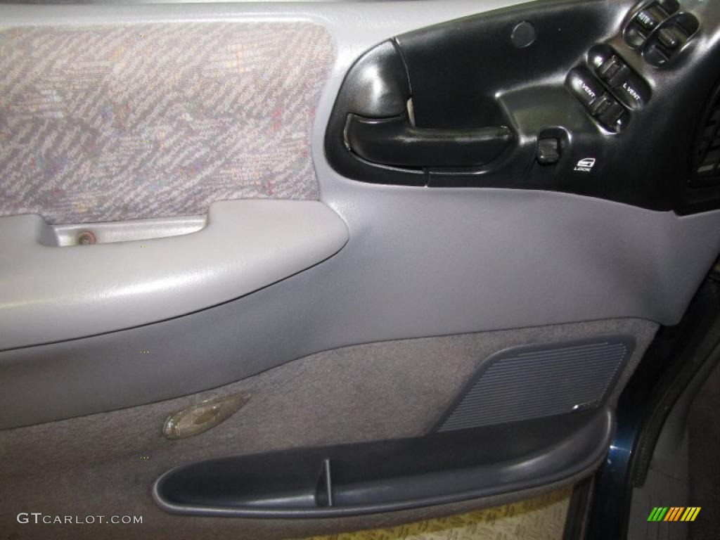 2000 Grand Caravan LE - Patriot Blue Pearlcoat / Mist Gray photo #18